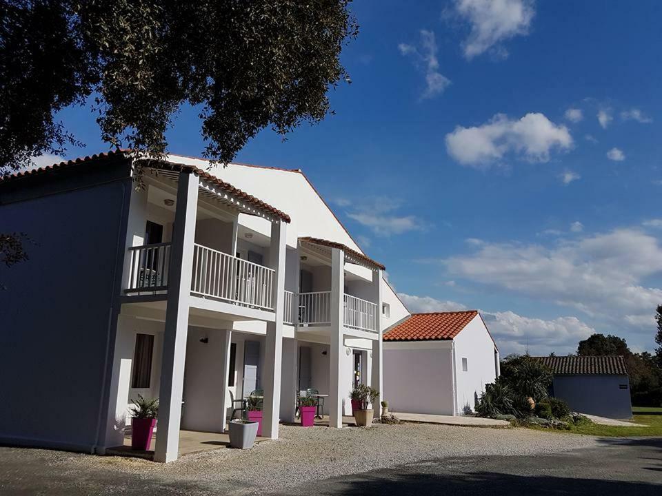 Les Chenes Verts Saint-Savinien Buitenkant foto